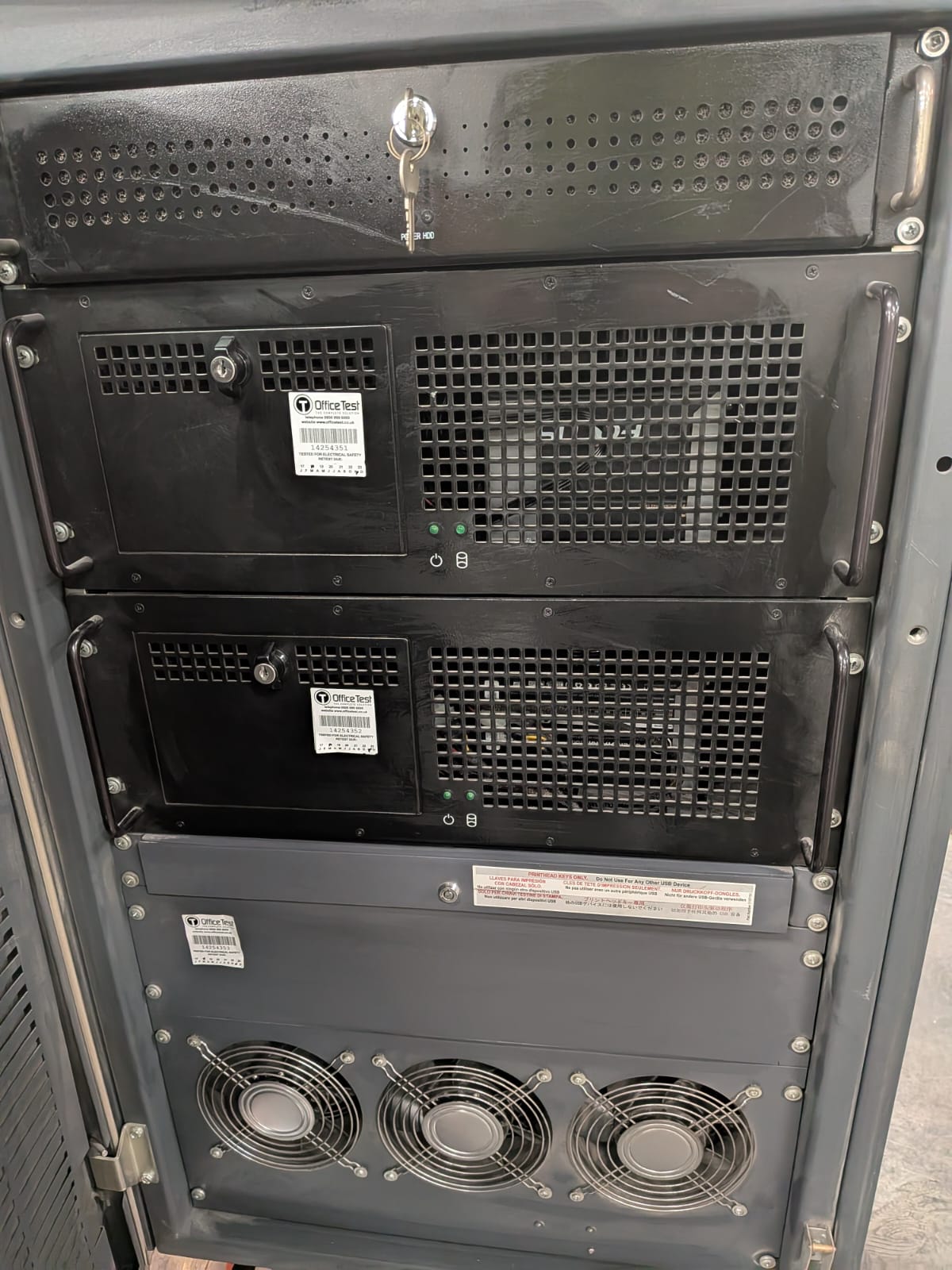 9-inch Controller with 2x CD132 Datastations
